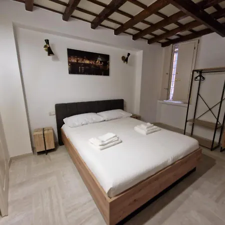 Casina Giubbonari * Rome